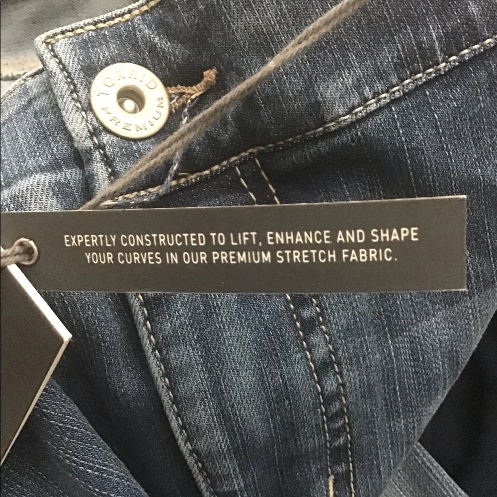 Torrid Bombshell Skinny Jeans.   NWT